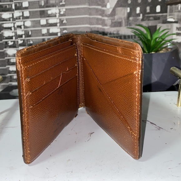 Authentic Louis Vuitton Monogram Bifold Wallet - Picture 5 of 12